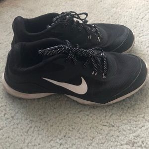 NIKE TENNIS SHOES